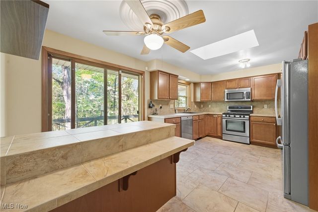 11 Hillside Drive, Girard, OH 44420