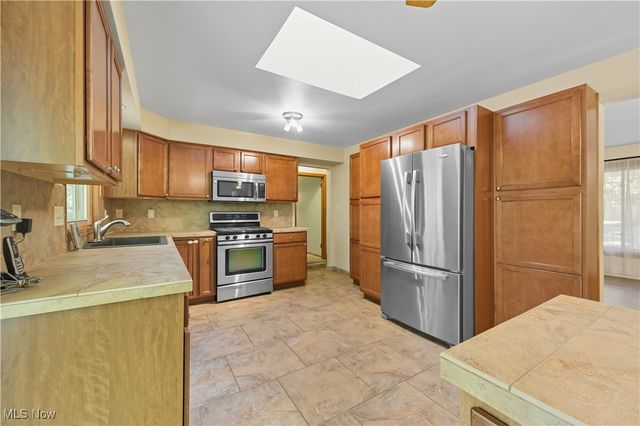 11 Hillside Drive, Girard, OH 44420