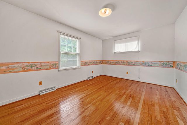 3331 Longhorn RD, Roanoke, VA 24018