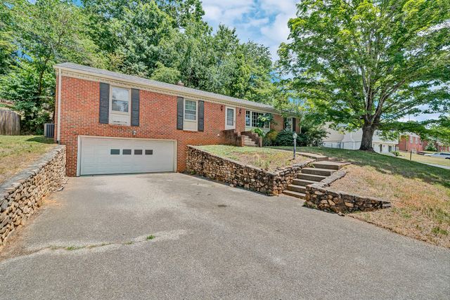 3331 Longhorn RD, Roanoke, VA 24018