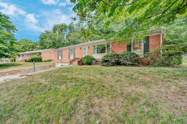 3331 Longhorn RD, Roanoke, VA 24018