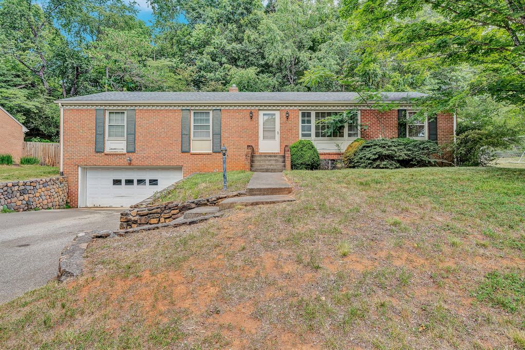 3331 Longhorn RD, Roanoke, VA 24018