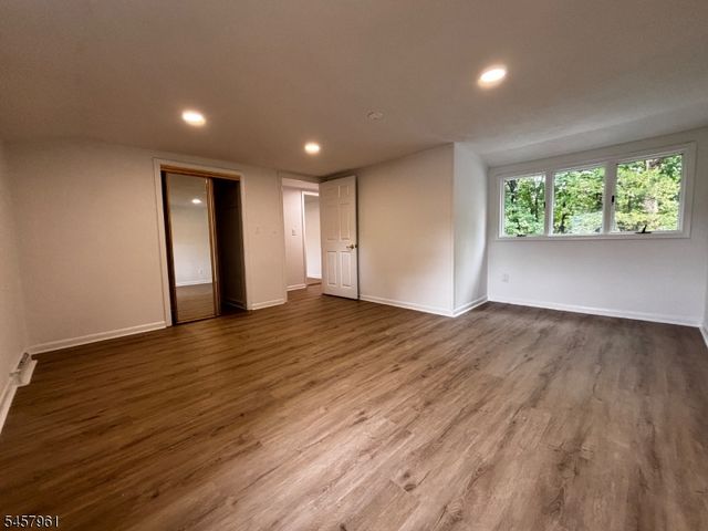 20 Garbarino Ave, Wanaque Boro, NJ 07465