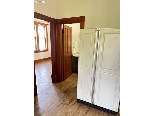 12727 Se SHERMAN St, Portland, OR 97233