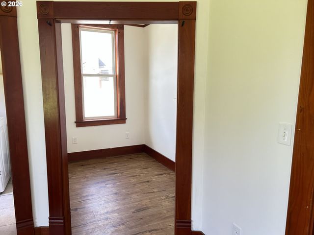 12727 Se SHERMAN St, Portland, OR 97233