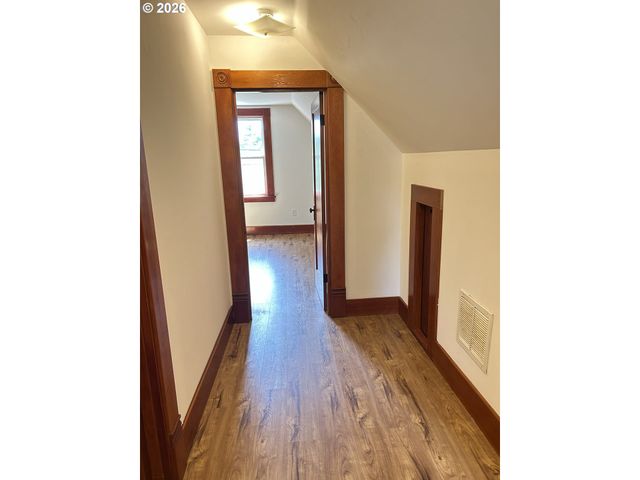 12727 Se SHERMAN St, Portland, OR 97233