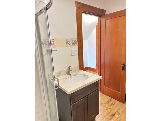 12727 Se SHERMAN St, Portland, OR 97233
