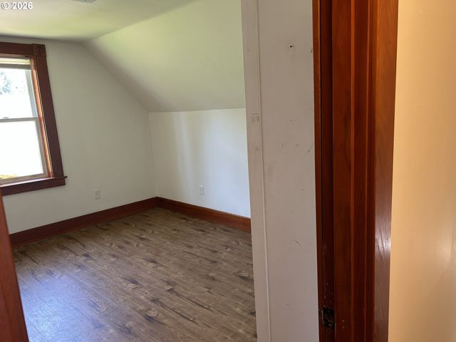 12727 Se SHERMAN St, Portland, OR 97233