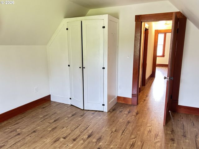 12727 Se SHERMAN St, Portland, OR 97233