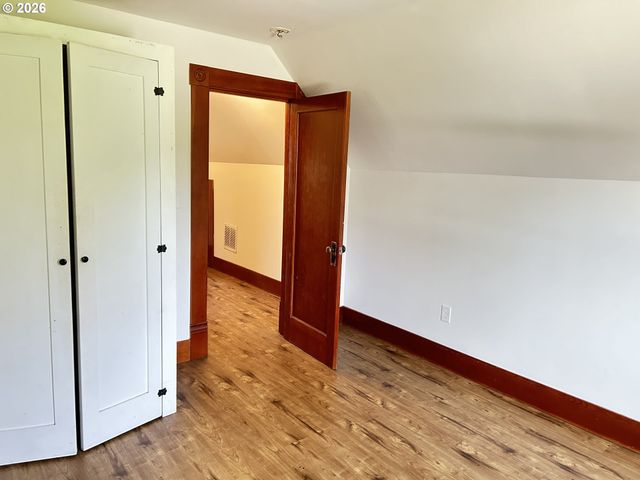 12727 Se SHERMAN St, Portland, OR 97233
