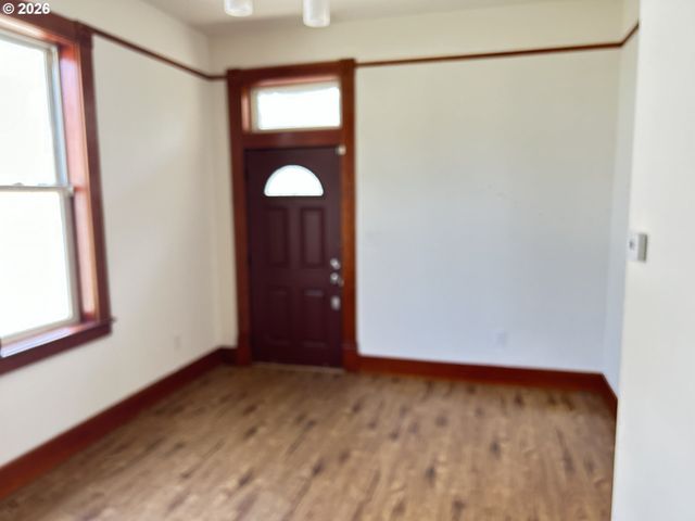 12727 Se SHERMAN St, Portland, OR 97233