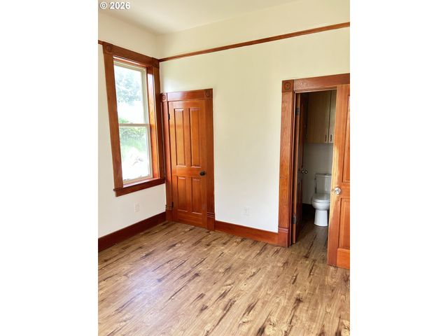 12727 Se SHERMAN St, Portland, OR 97233