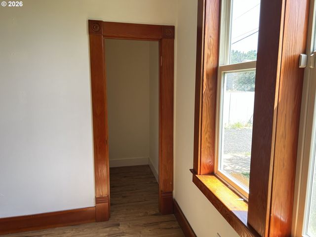 12727 Se SHERMAN St, Portland, OR 97233