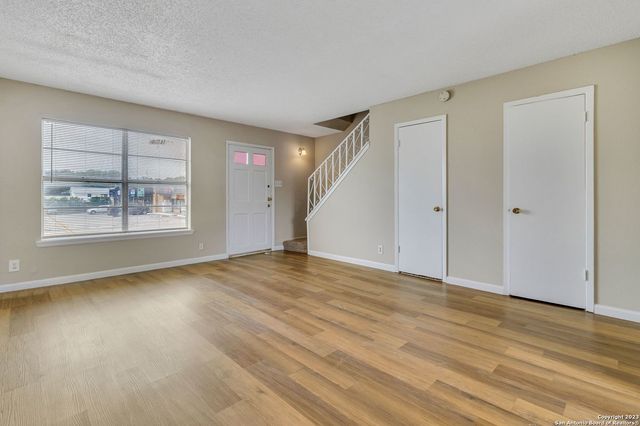 929 OBLATE DR, San Antonio, TX 78216