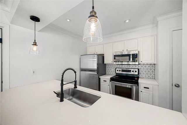 5907 E University Boulevard 201, Dallas, TX 75206