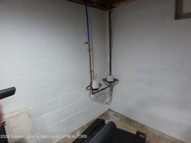 909 E Shaw Street, Charlotte, MI 48813
