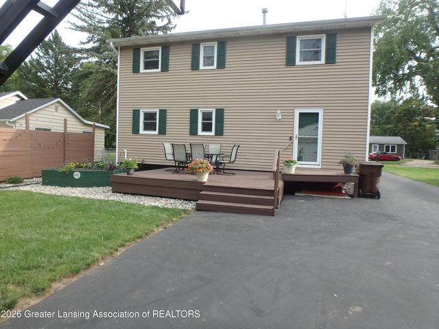 909 E Shaw Street, Charlotte, MI 48813
