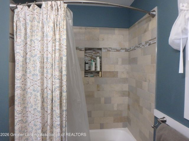 909 E Shaw Street, Charlotte, MI 48813