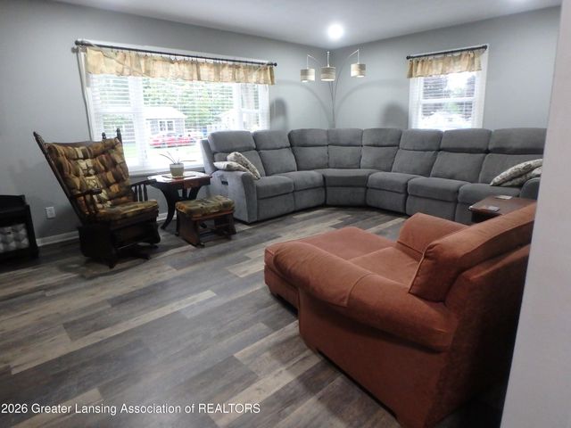 909 E Shaw Street, Charlotte, MI 48813