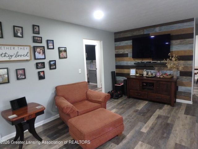 909 E Shaw Street, Charlotte, MI 48813