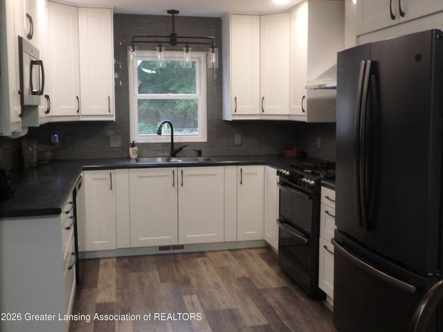 909 E Shaw Street, Charlotte, MI 48813