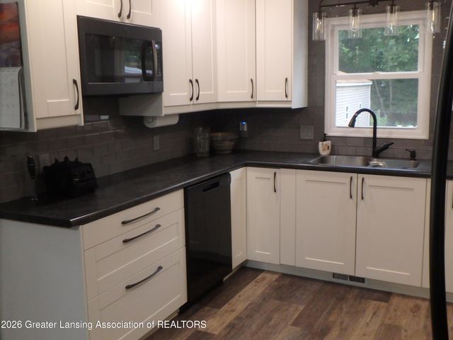 909 E Shaw Street, Charlotte, MI 48813