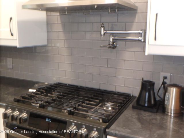 909 E Shaw Street, Charlotte, MI 48813