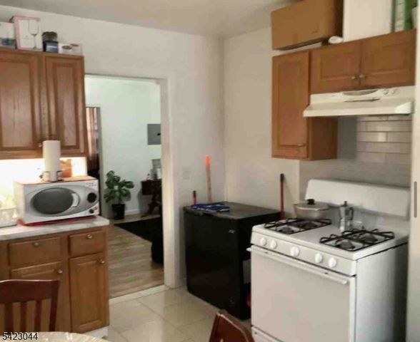 453 Fulton St, Elizabeth City, NJ 07206