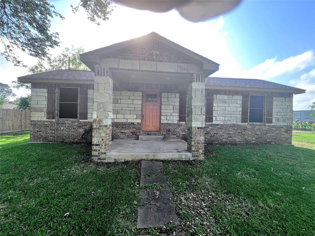 2402 4th Avenue, La Marque, TX 77568