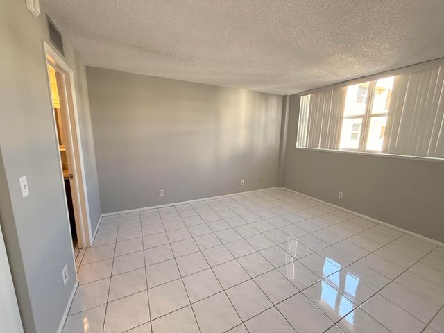 2929 S Ocean Boulevard 406, Boca Raton, FL 33432