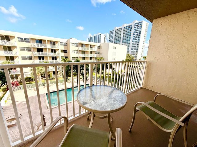 2929 S Ocean Boulevard 406, Boca Raton, FL 33432
