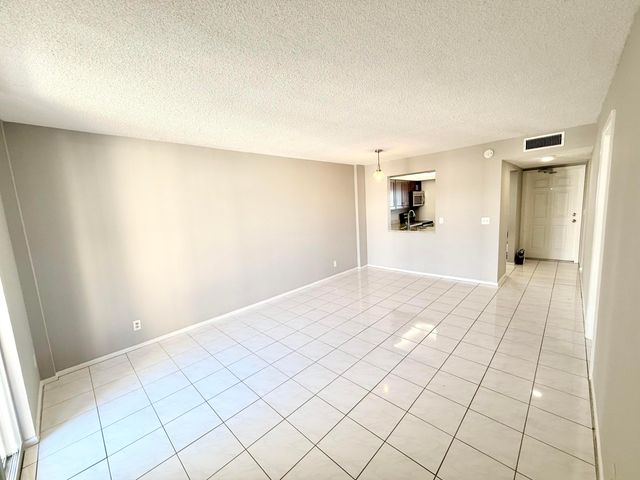 2929 S Ocean Boulevard 406, Boca Raton, FL 33432
