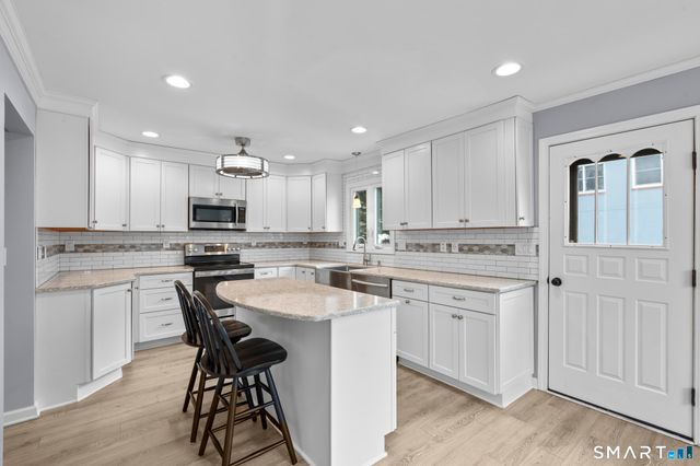 30 Kinlock Street, Milford, CT 06460