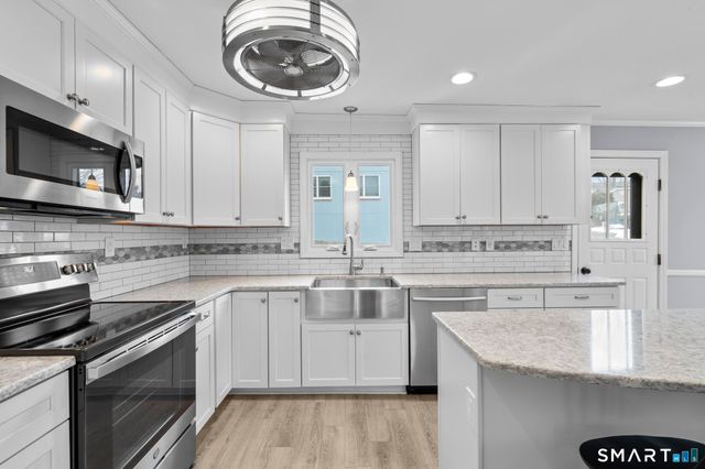 30 Kinlock Street, Milford, CT 06460