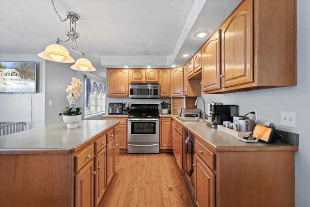 8 Wamsutta Ridge Rd., Charlton, MA 01507