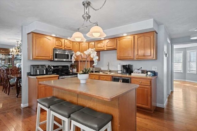 8 Wamsutta Ridge Rd., Charlton, MA 01507