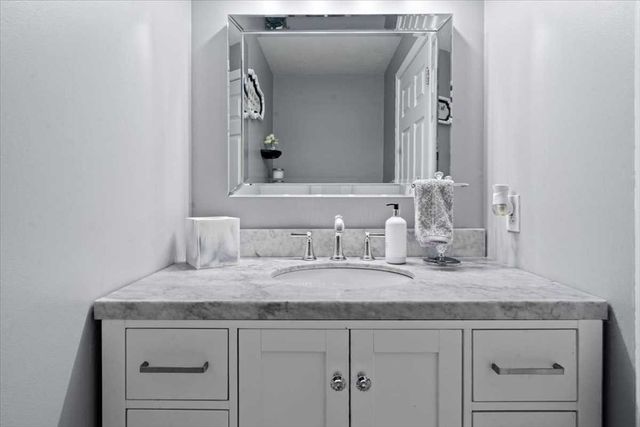 8 Wamsutta Ridge Rd., Charlton, MA 01507