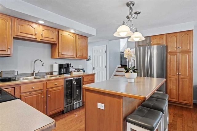 8 Wamsutta Ridge Rd., Charlton, MA 01507