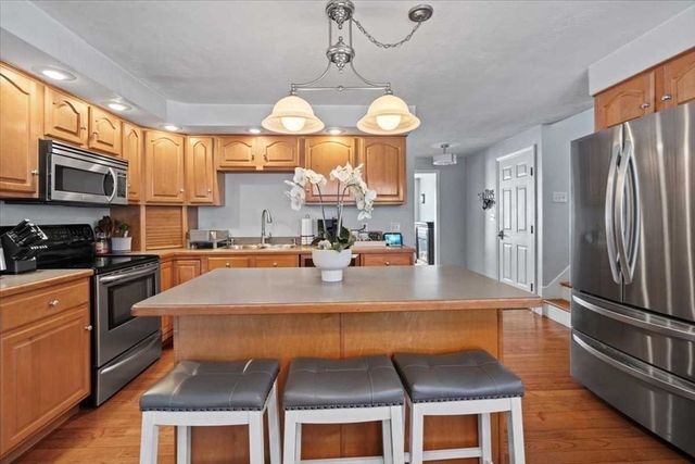 8 Wamsutta Ridge Rd., Charlton, MA 01507