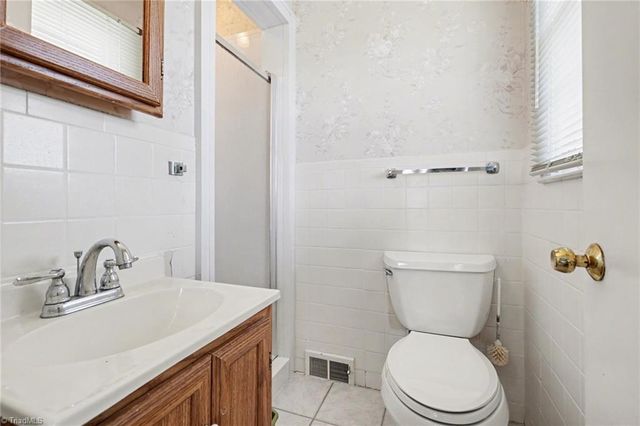 2910 Birchwood Drive, Winston-salem, NC 27103