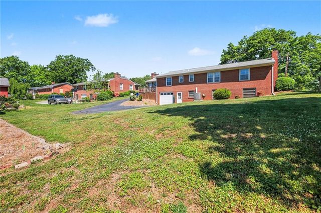 2910 Birchwood Drive, Winston-salem, NC 27103