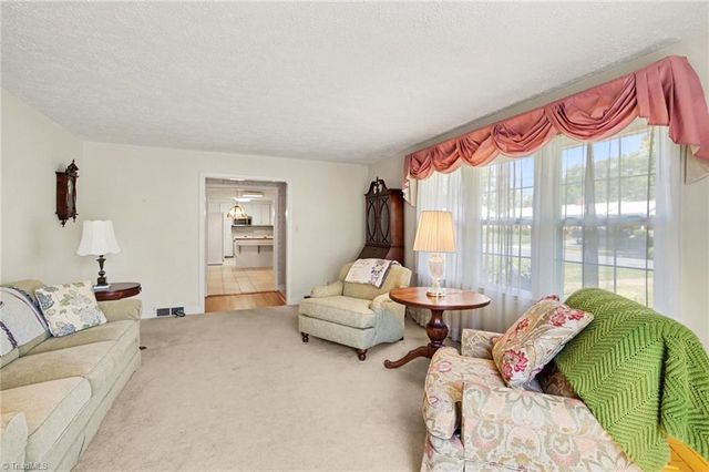 2910 Birchwood Drive, Winston-salem, NC 27103