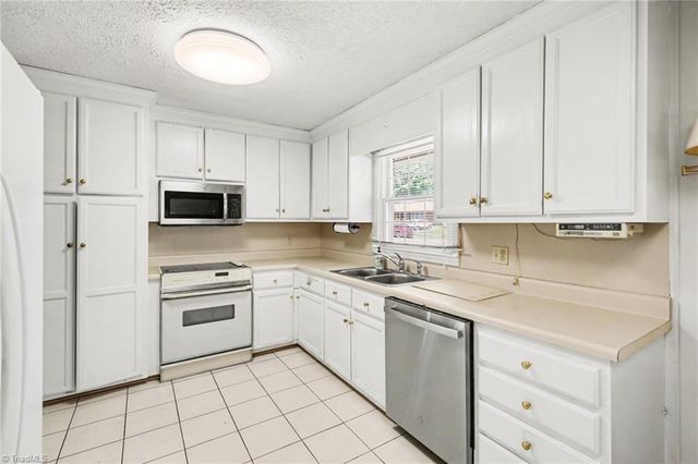2910 Birchwood Drive, Winston-salem, NC 27103