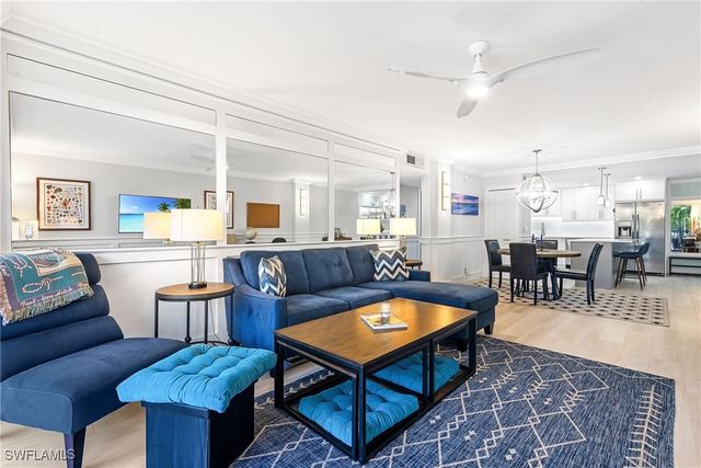 5 Bluebill AVE 209, Naples, FL 34108