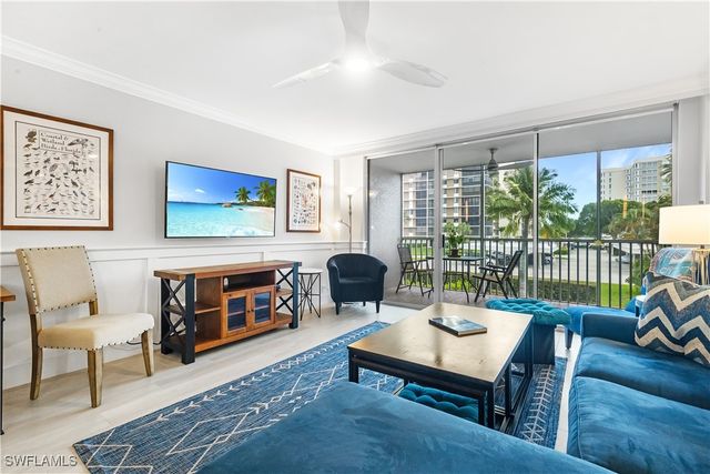 5 Bluebill AVE 209, Naples, FL 34108