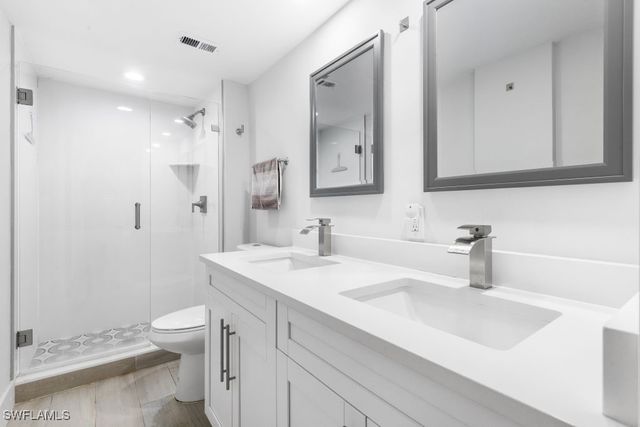 5 Bluebill AVE 209, Naples, FL 34108