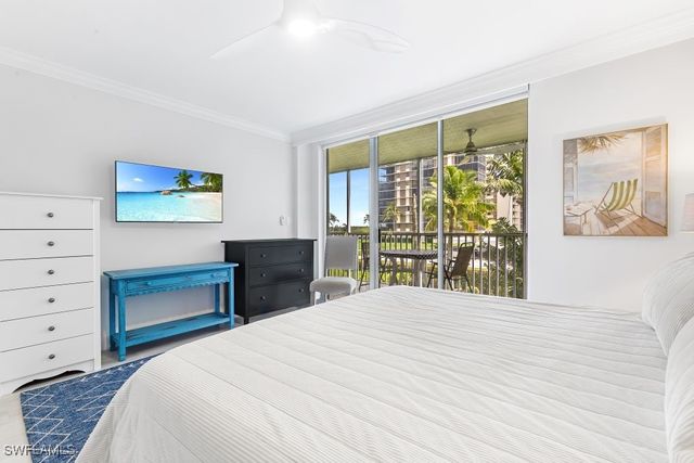 5 Bluebill AVE 209, Naples, FL 34108