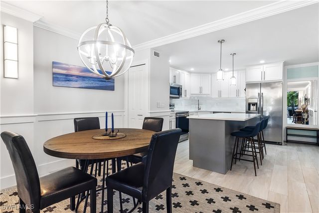 5 Bluebill AVE 209, Naples, FL 34108