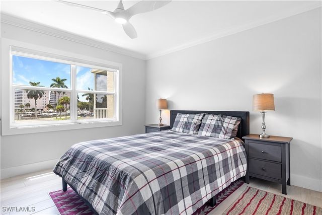 5 Bluebill AVE 209, Naples, FL 34108