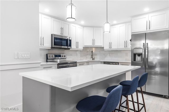 5 Bluebill AVE 209, Naples, FL 34108